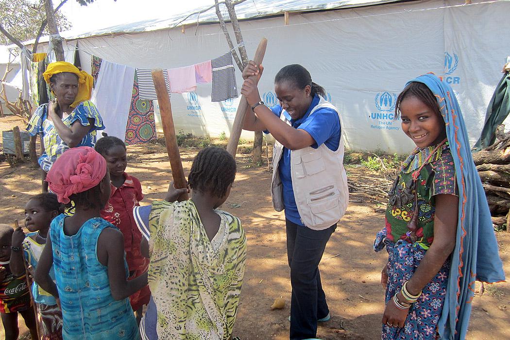 LWF team leader in Cameroon helping women and children prepare food. Photo: LWF Cameroon