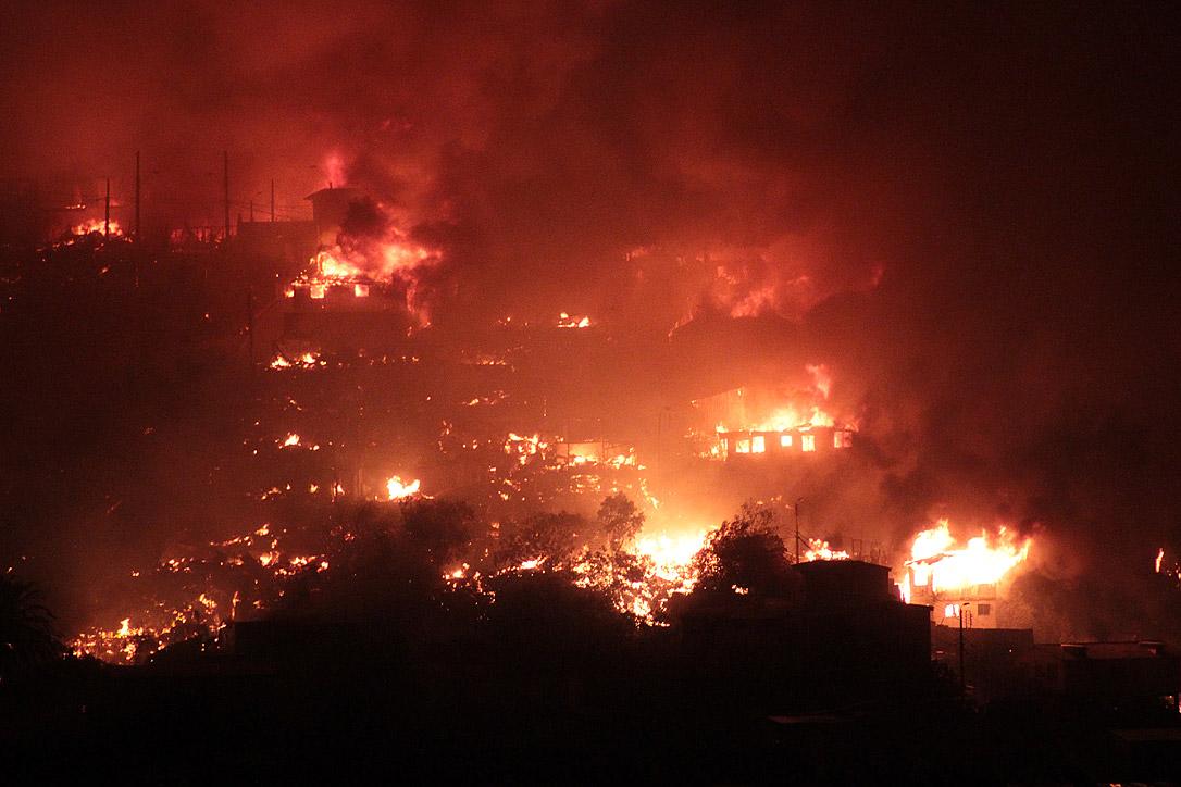 Feuer in Valparaiso. Die Lutherische Kirche unterstützt Opfer der ausser Kontrolle geratenen Waldbrände.