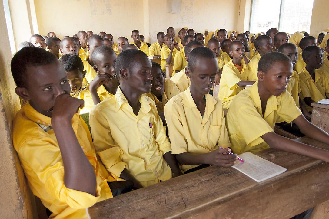 Schülerinnen und Schüler in einem Klassenzimmer in Dadaab. Foto: LWB/DWS Kenya-Djibouti