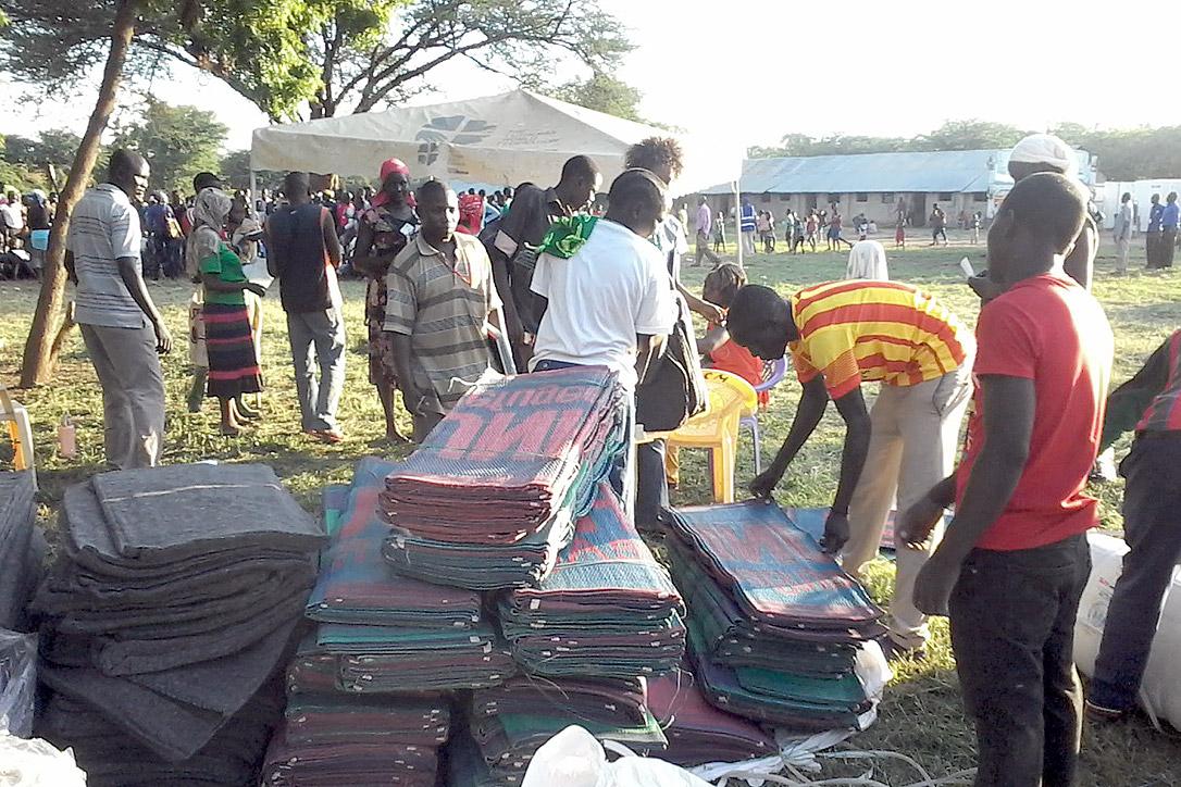 Hilfsgüter werden zur Verteilung an die von den Überschwemmungen betroffenen Flüchtlinge in Kakuma vorbereitet. Foto: LWB/AWD-Kenia/Dschibuti