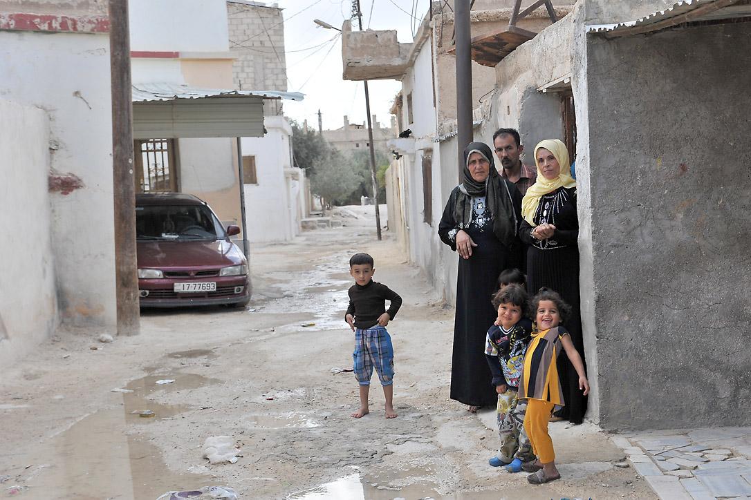 Syrische Flüchtlinge in der Kleinstadt Al Mafraq, 10 km vom jordanischen Flüchtlingslager Za‘atari entfernt. Foto: LWB/ M. Renaux