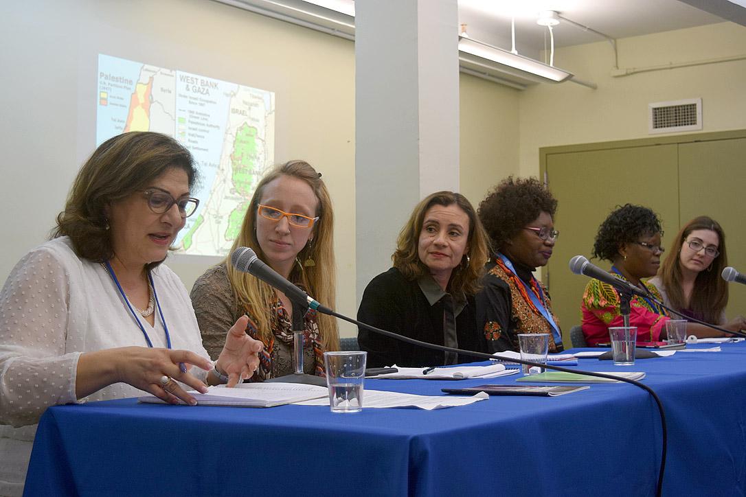 Panel-Teilnehmerinnen am 12. März bei der LWB-ÖRK Nebenveranstaltung der 59. Tagung der UN-Frauenrechtskommission in New York. Foto: Mikka MacKraken/ELKA