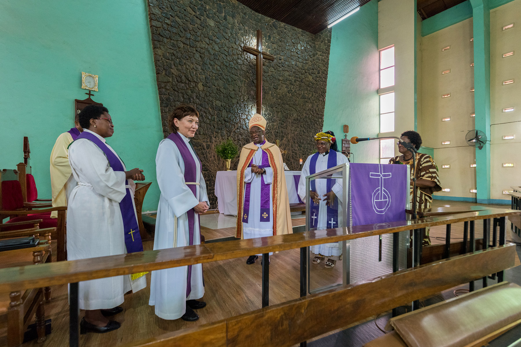 LWF general secretary Rev. Anne Burghardt (left) is welcomed by ELCT Presiding Bishop Dr Fredrick Shoo (right) during Sunday service at the Moshi Lutheran Cathedral on 27 March.