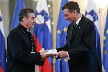 Republic of Slovenia President Borut Pahor awards Bishop Erniša the Silver Order of Merit. Photo: Stanko Gruden/STA