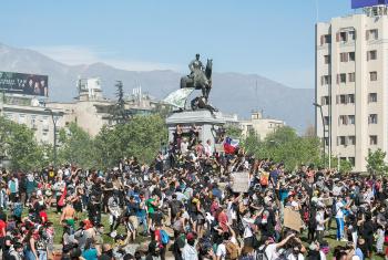 Protests in Santiago, Chile, 21 October 2019. Photo: Carlos Figueroa/Wikimedia Chile (CC-BY-SA)