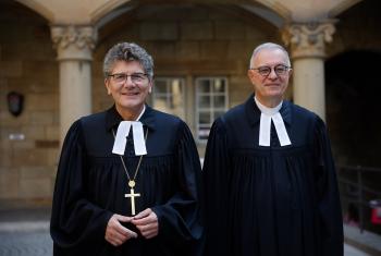 The new bishop of the Evangelical Church in Württemberg, Ernst-Wilhelm Gohl, (l.) and his predecessor Frank Otfried July. Photo: Gottfried Stoppel 
