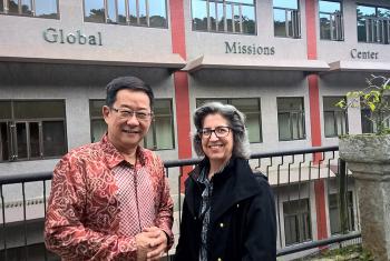 Rev. Tham Wan Yee, of the Assemblies of God in Malaysia, and Rev. Dr Cheryl Peterson, of the Evangelical Lutheran Church in America. Lutherans and Pentecostals have begun a five-year dialogue to seek better understanding. Photo: LWF/Rev. Dr Kaisamari Hintikka