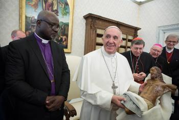 LWF delegation presented Pope Francis with a replica of the Christ of Bojayá. Photo: L'Osservatore Romano