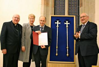 Well-wishers and honorary doctor: (from left) Bishop Brian Farrell, secretary of the PCPCU; Prof. Dr Myriam Wijlens from Erfurt University, Prof. Dr Theodor Dieter with his award and Prof. Dr Michael Gabel, dean of the Catholic Theology faculty at Erfurt University. Photo: Erfurt University