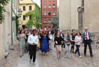 International guests move from the Town Church to the premises of the LWF Center Wittenberg and the ELCA Wittenberg Center during the joint anniversary celebrations. Photo: GNC/LWF Florian Hübner