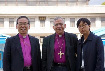 LCK President Rev. Dr Chul Hwan Kim (left) said the visit by LWF President Bishop Dr Munib A. Younan was important as Korean people struggle with “living in the pain of division.” Eun-hae Kwon (right), LWF Vice-President for Asia, accompanied Bishop Younan. Photo: LWF/LCK