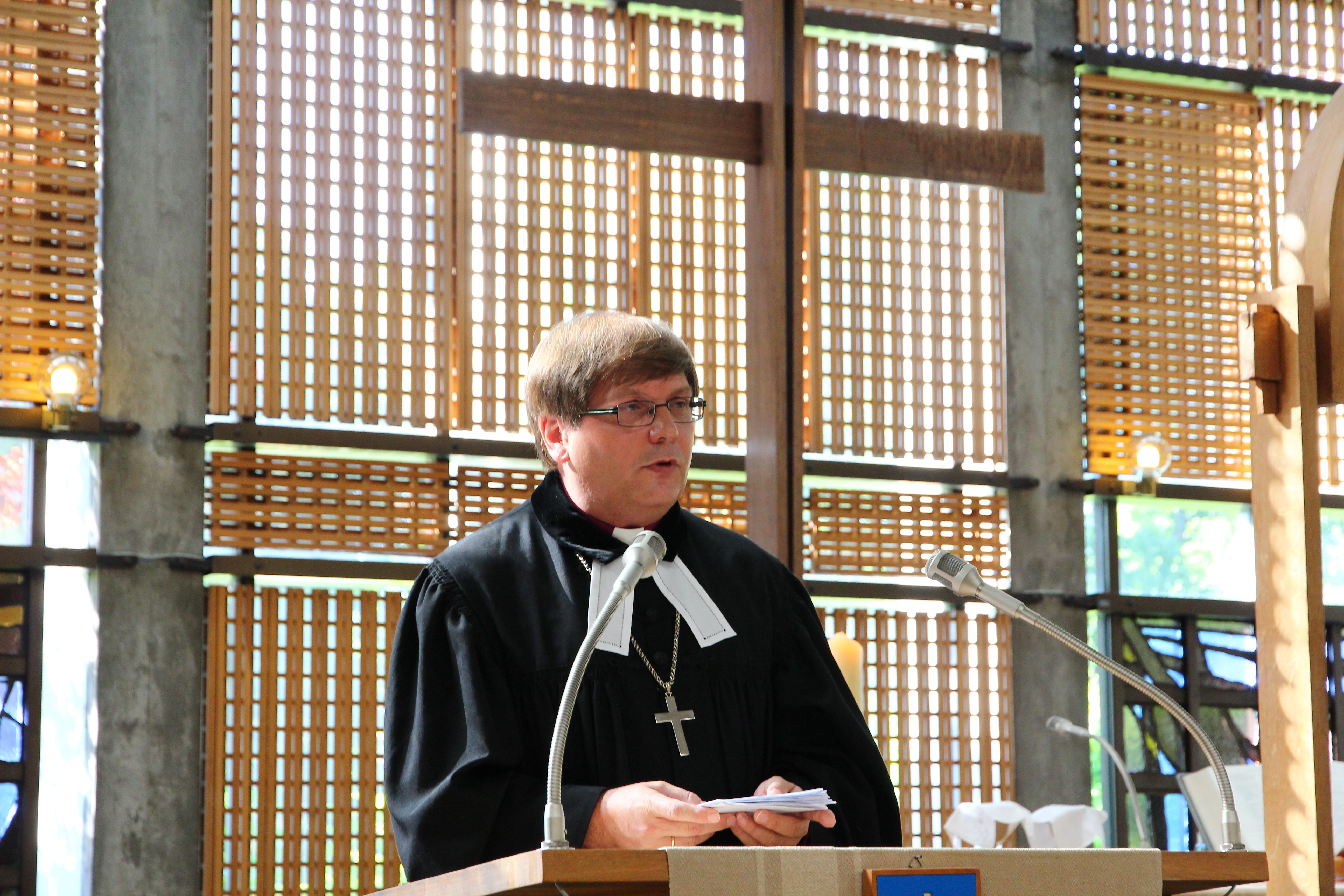 Bischof Dr. Tamàs Fabiny während seiner Predigt bei der Ratstagung 2013 in Genf. © LWB/M. Haas