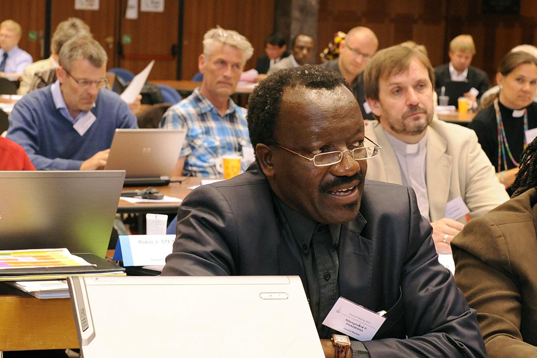 Dr. Ndanganeni P. Phaswana, Leitender Bischof der ELKSA, bei einer früheren Tagung des LWB-Rates. Foto: LWB/H. Putsman-Penet