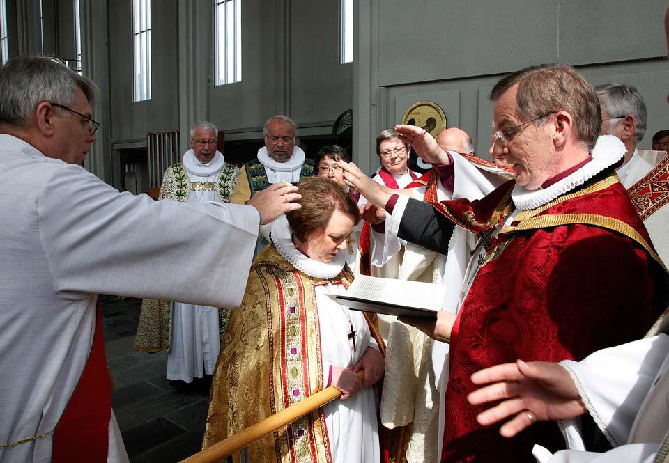 Pfr. Agnes M. Sigurðardóttir wird zur Bischöfin der Evangelisch-Lutherischen Kirche Islands geweiht. © Gunnar Vigfússon