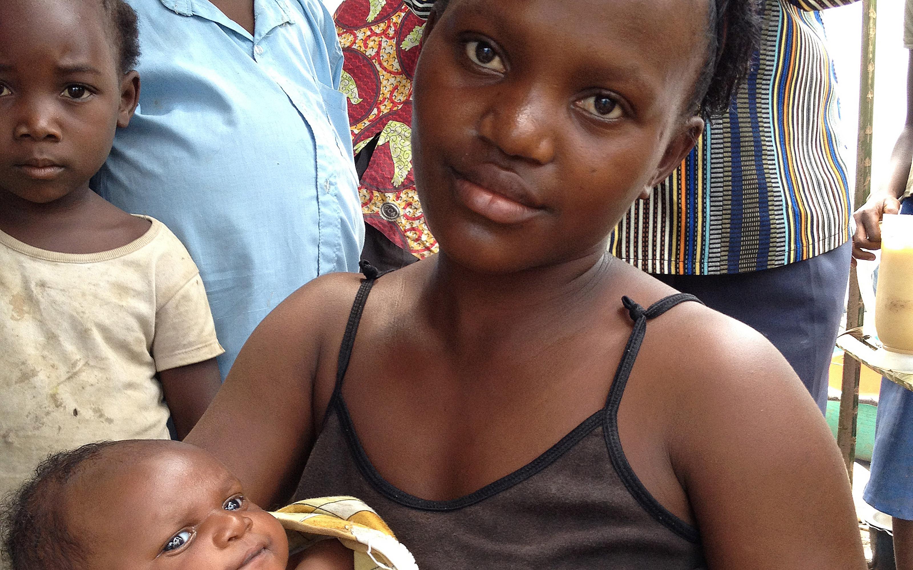 Mary Maurita und der neugeborene Chance. Foto: ACT/DCA/Mai Gad