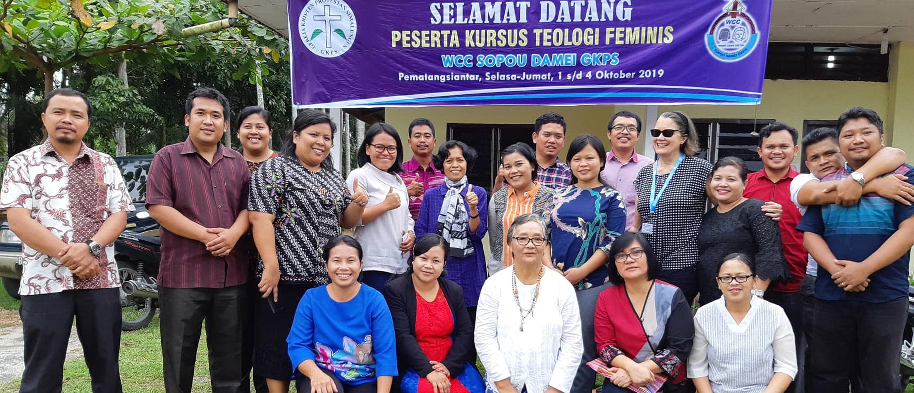 Pastors and evangelists at a crisis drop-in center, run by the Simalungun Protestant Christian Church (GKPS) in Indonesiaâs North Sumatra province. Photo: LWF/P. Hitchen