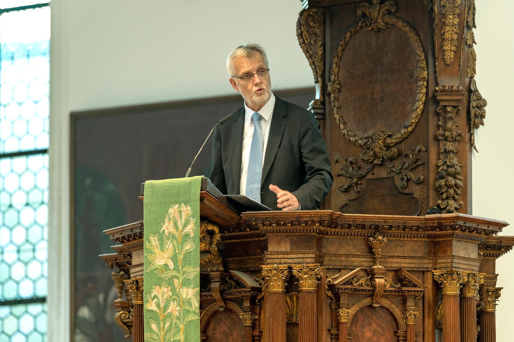 LWB-Generalsekretär Martin Junge hält eine Kanzelrede während des theologischen Symposiums in Augsburg. Foto: Universität Augsburg