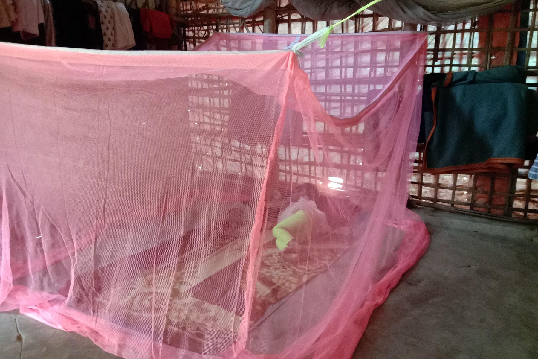 LWF distributed mosquito nets to more than 12,000 households in two camps in Cox'âs Bazaar refugee camp. The nets will protect especially small children against diseases such as Dengue fever and Malaria. Photo: Bela Wadud/ RDRS/LREP