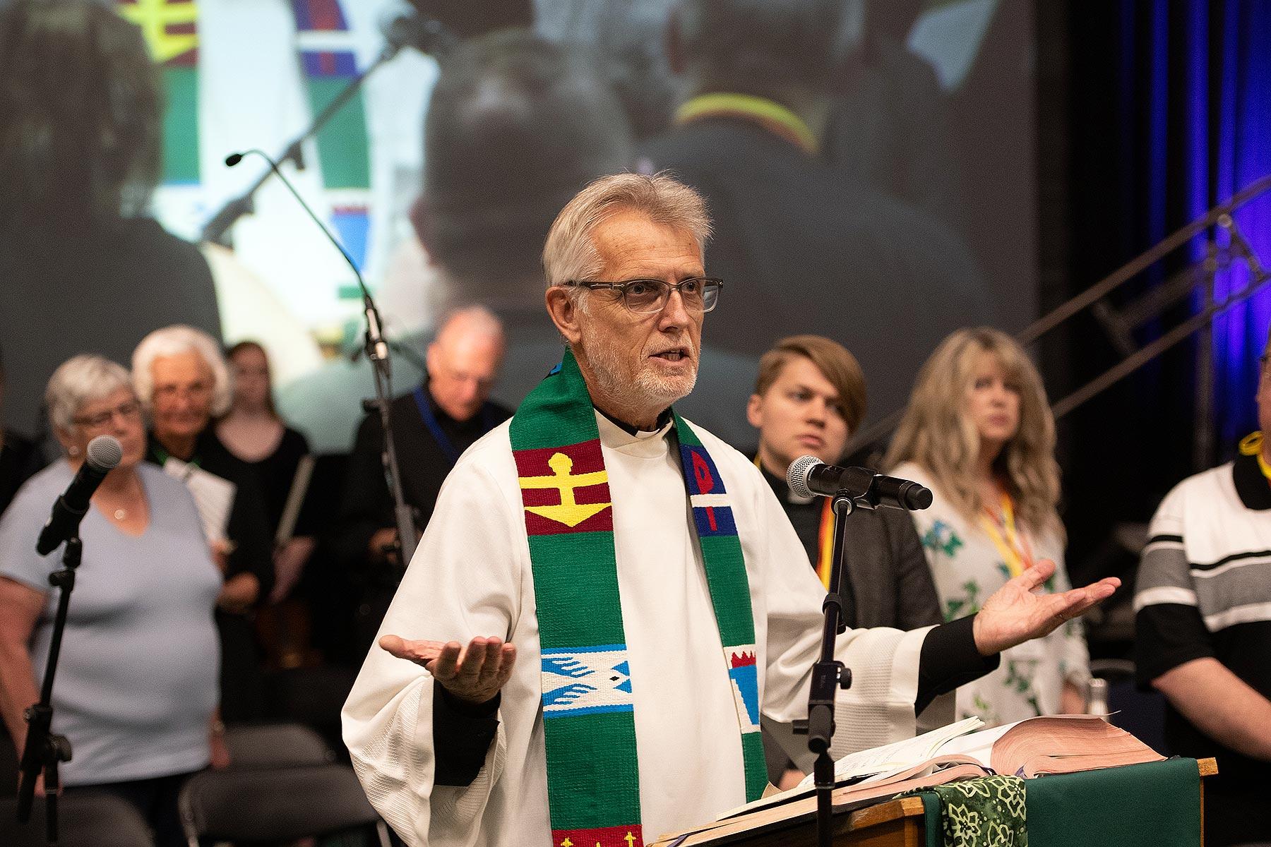 LWF General Secretary Rev. Dr Martin Junge participated in the opening worship of the National Convention of the Evangelical Lutheran Church in Canada and addressed the convention, offering greetings and insights from the LWF. Photo: ELCIC Communications.