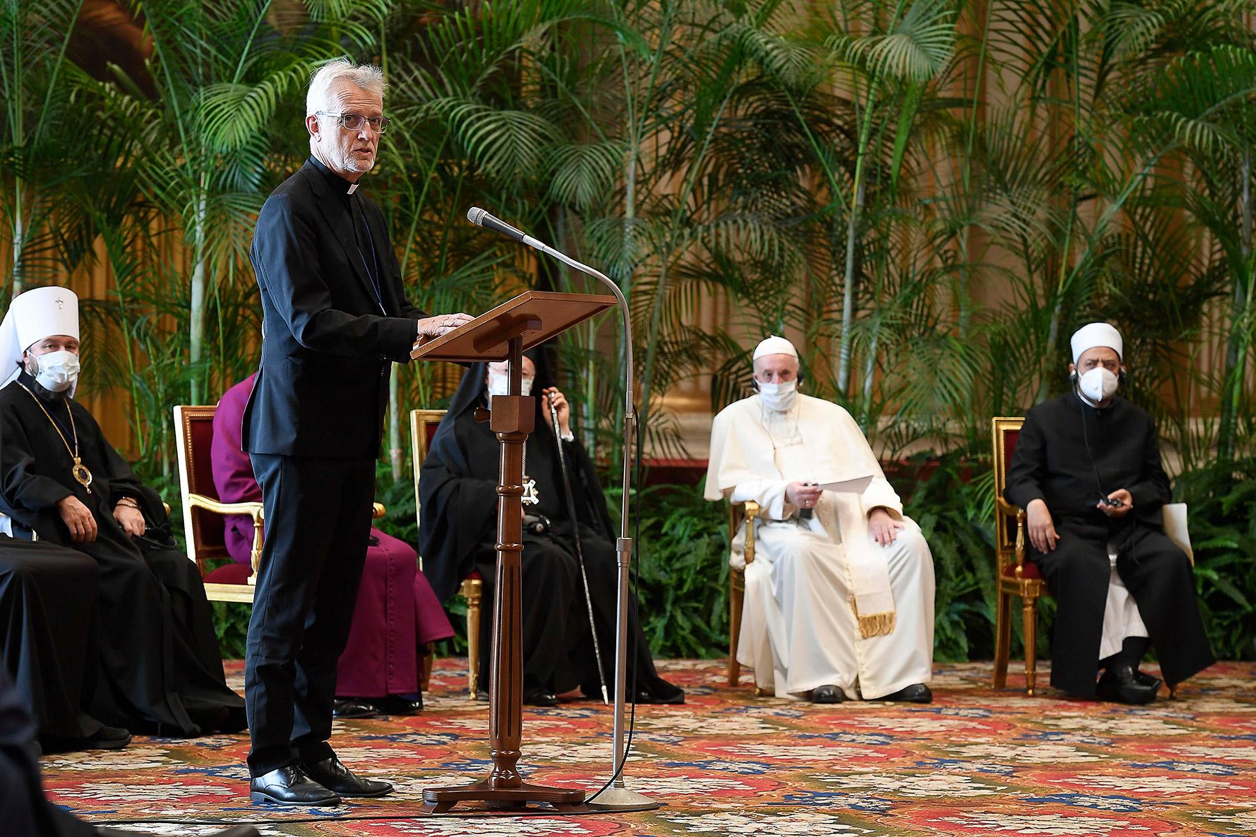 LWB-Generalsekretär Martin Junge spricht im Rahmen der Konferenz „Faith and Science: Towards COP26” im Vatikan vor religiösen Führungspersonen. Foto: Vatican Media
