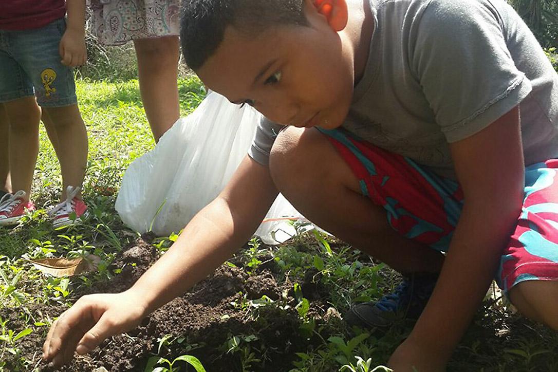 A child at Casa Abierta in Carpio, San JosÃ©, plants one of the first trees to mark ILCO's observance of the 500th anniversrary of the Reformation. Photo: Geraldina Ãlvarez