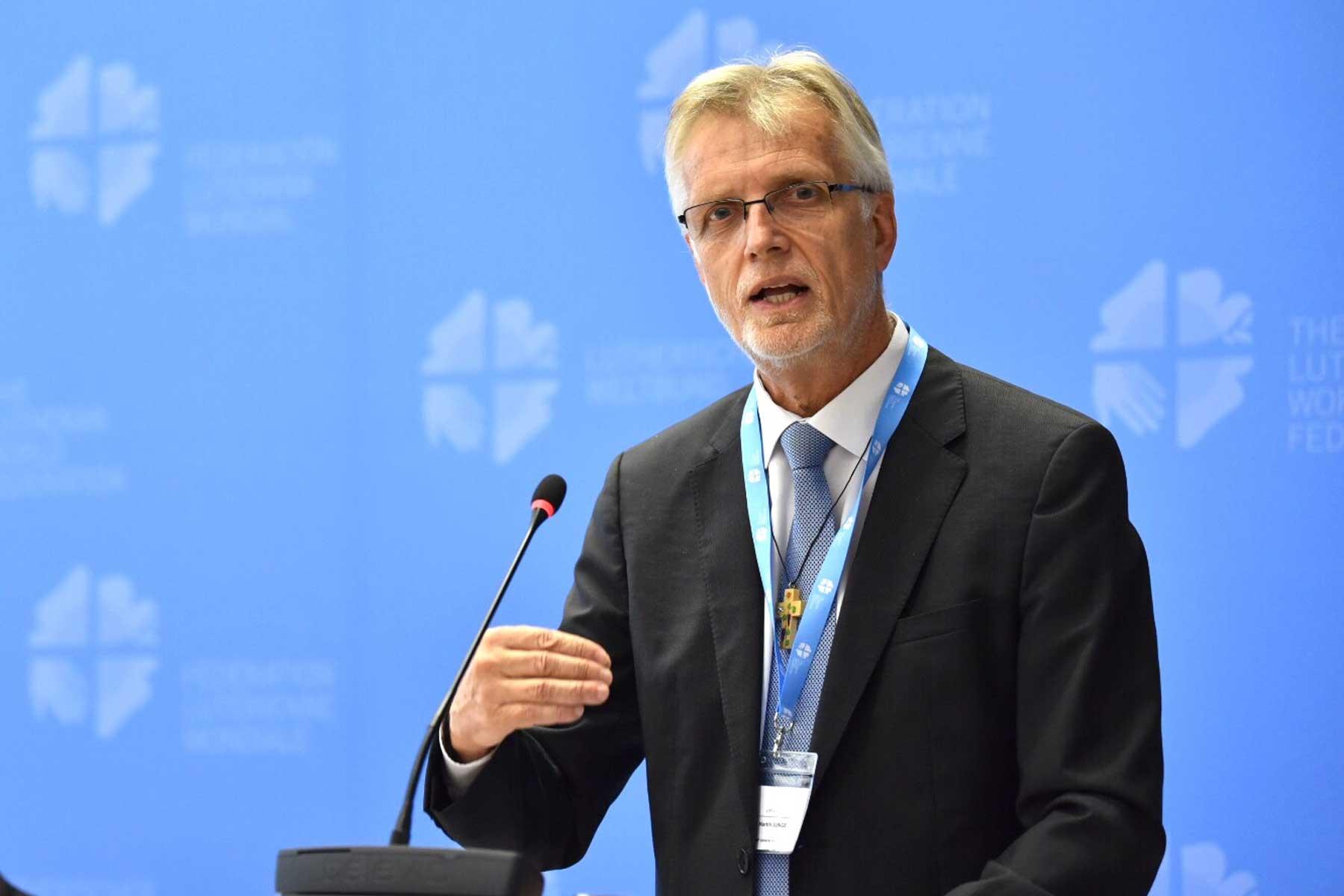 LWB-Generalsekretär Martin Junge legt dem Rat seinen Bericht vor. Foto: LWB/Albin Hillert