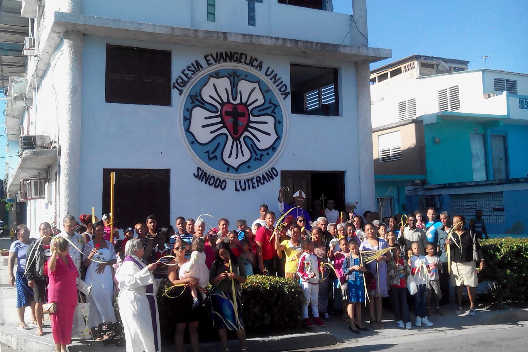 Eine Gemeinde der neuen LWB-Mitgliedskirche, der Vereinigten Evangelisch-Lutherischen Kirche in Kuba – Lutherische Synode, trifft sich in Santiago de Cuba. Foto: UECCLS