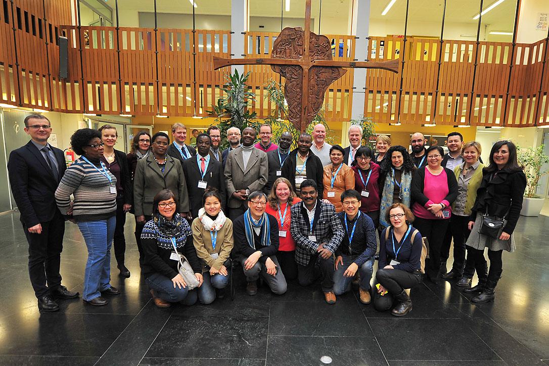Die Teilnehmenden des Seminars zu Besuch bei Mitarbeitenden des LWB in Genf. Foto: LWB