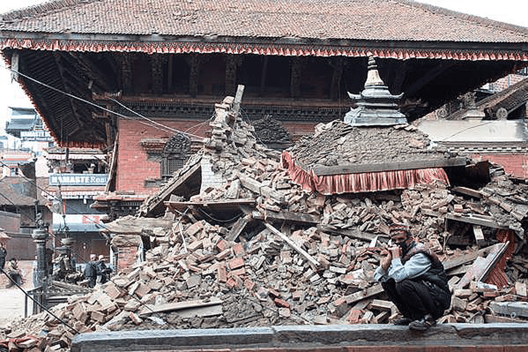 Das Erdbeben in Nepal hat, wie hier am Durbar Square in Bhaktapur, massive Zerstörungen hinterlassen. Foto: LWB/C. Kästner