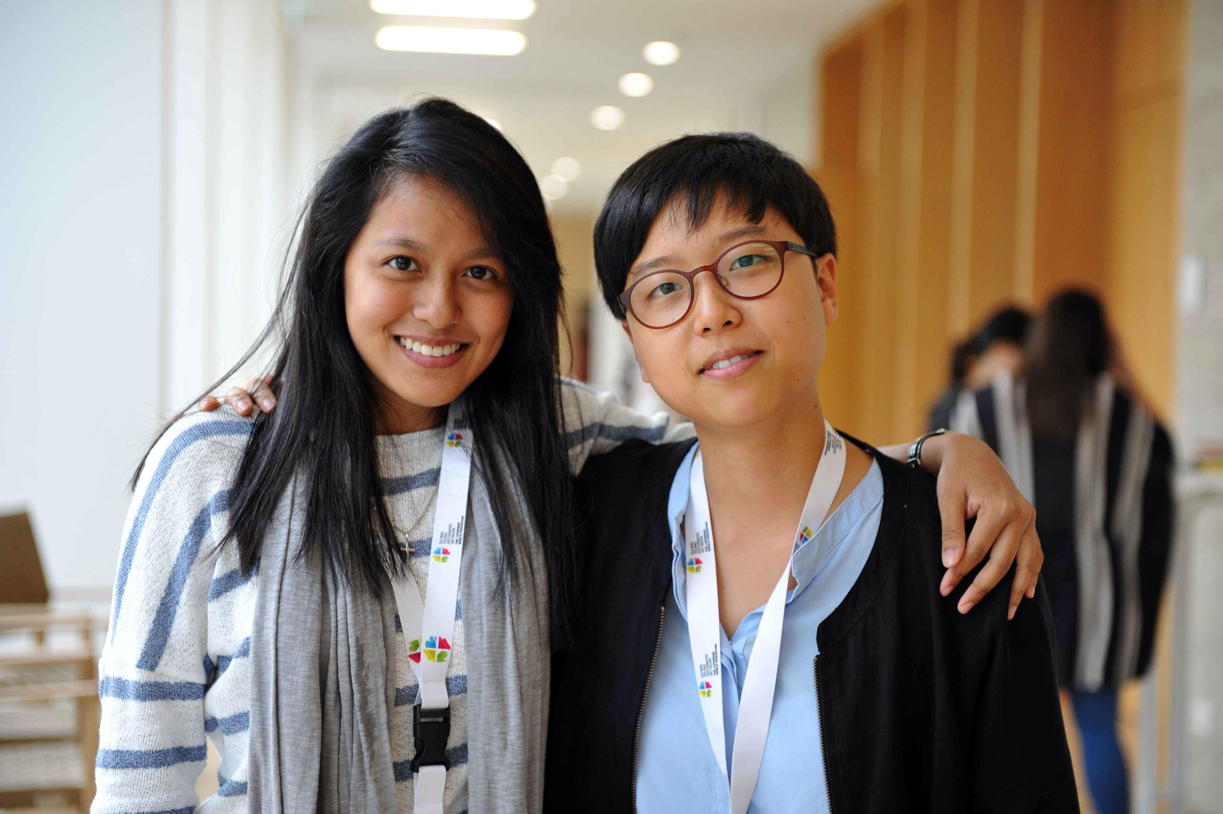 Die LWB-Vizepräsidentin für die Region Asien, Eun-hae Kwon (re.) mit Sumita Chin aus Malaysia. Kwon motiviert das kontinuierliche Zeugnis der LutheranerInnen in ihrem Amt. Foto: LWB/M. Renaux