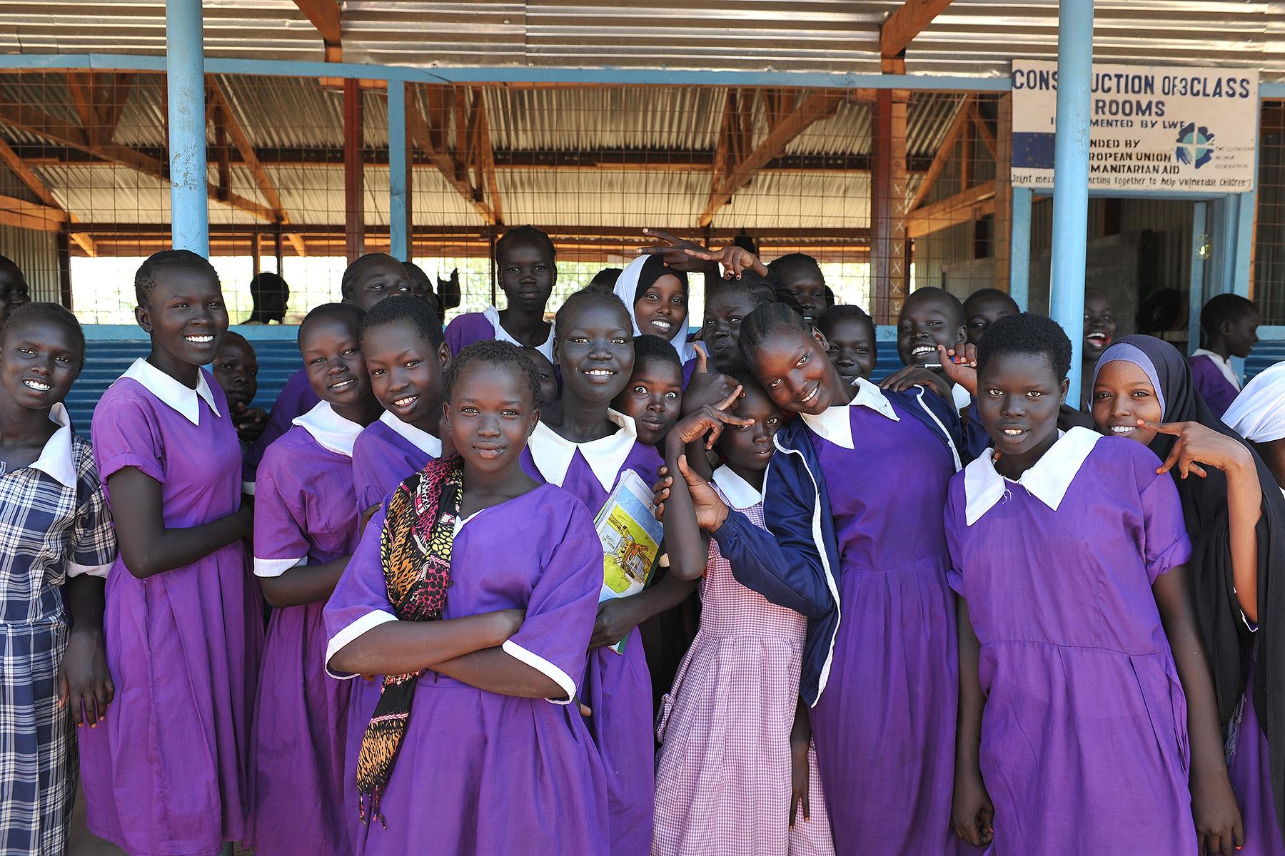 Mädchen in der Grundschule im Flüchtlingslager Kakuma, Kenia. Der LWB arbeitet daran, ihr Recht auf Bildung und eine gewaltfreie Kindheit zu schützen. Foto: LWB/C. Kästner