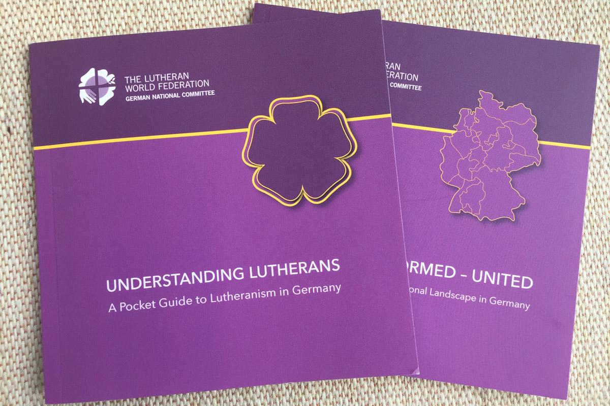 The two pocket guides are the first in a new series of handy publications by the GNC/LWF containing basic information. Photo: LWF/ A.Duret
