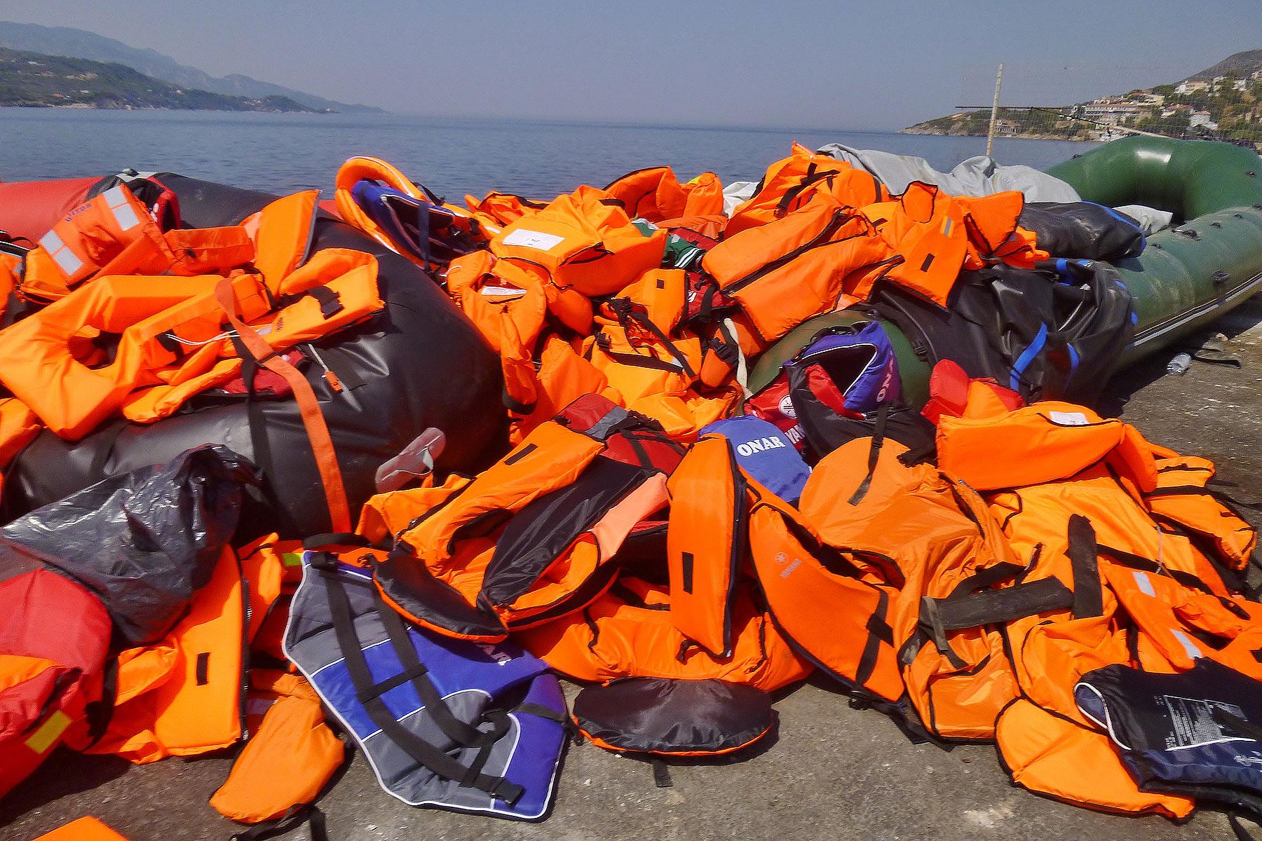 Flüchtlinge und Migranten, die das Mittelmeer überqueren, tun dies oft in kleinen Booten, die sie einem hohen Risiko aussetzen, auf in Seenot zu geraten. Foto: IOCC/Apostoli/ACT