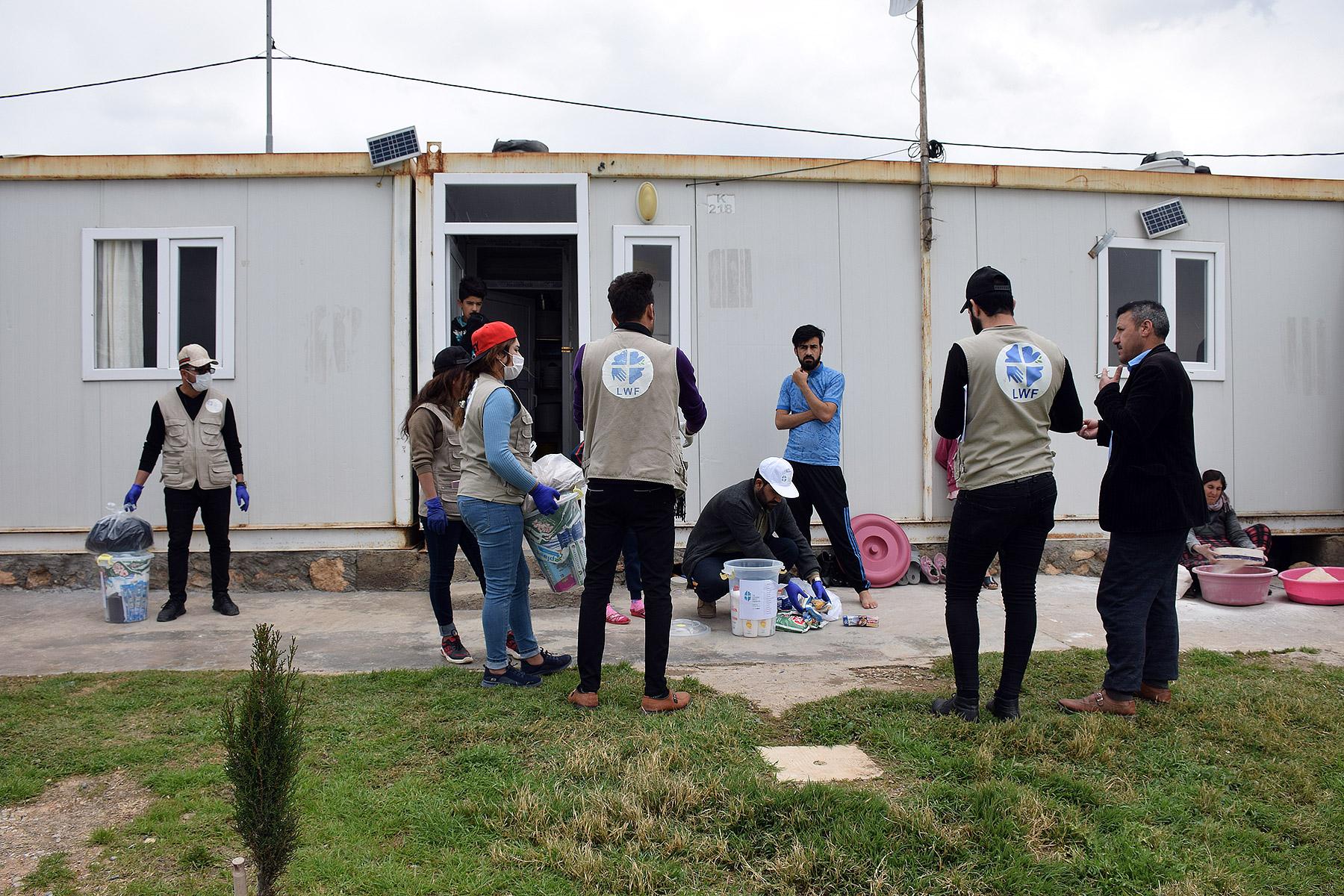 LWF staff distribute hygiene kits door-to-door to families living in Dawodiya IDP camp in northern Iraq. All Photos: LWF WS Iraq