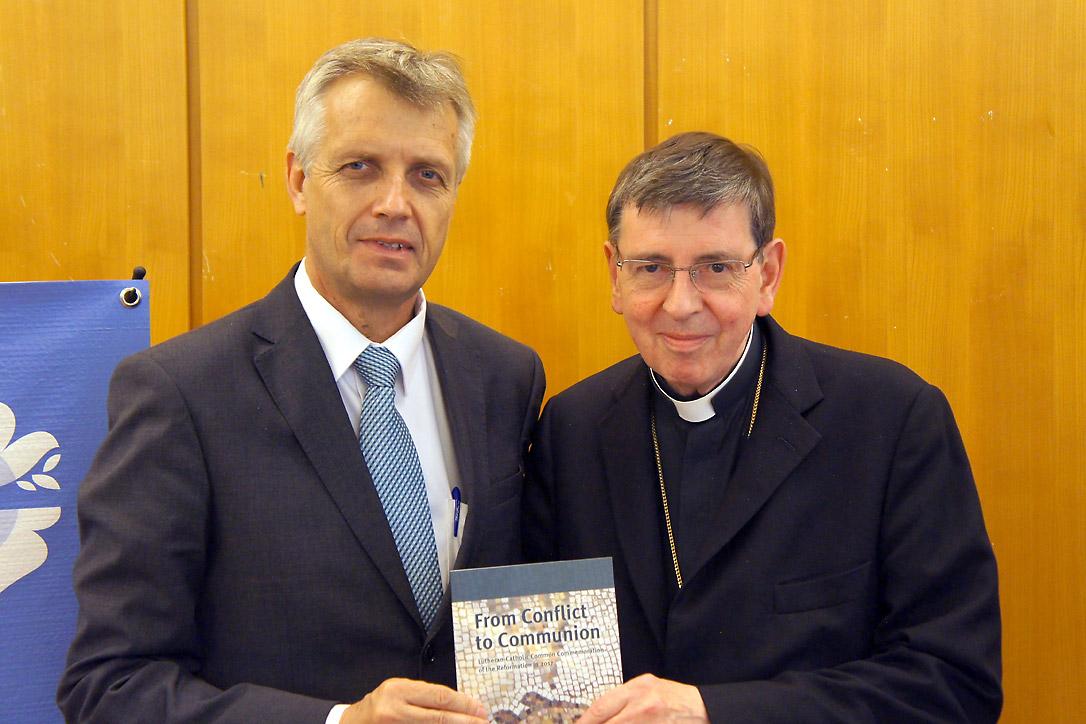 LWB Generalsekretär Martin Junge und Präsident des Einheitsrates Kurt Kardinal Koch.