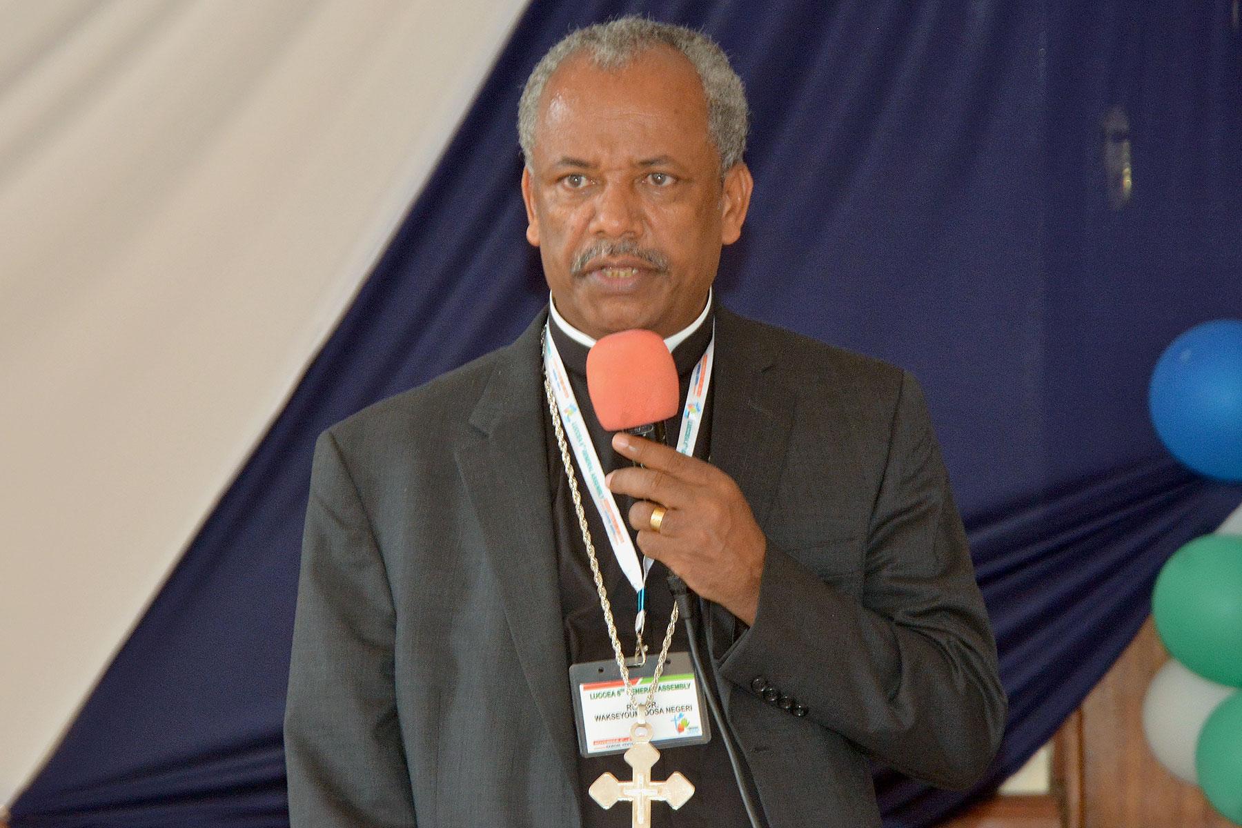 Rev. Dr Wakseyoum Idosa addressing delegates at the LUCCEA General Assembly in Nairobi, Kenya. Photo: ALCINET