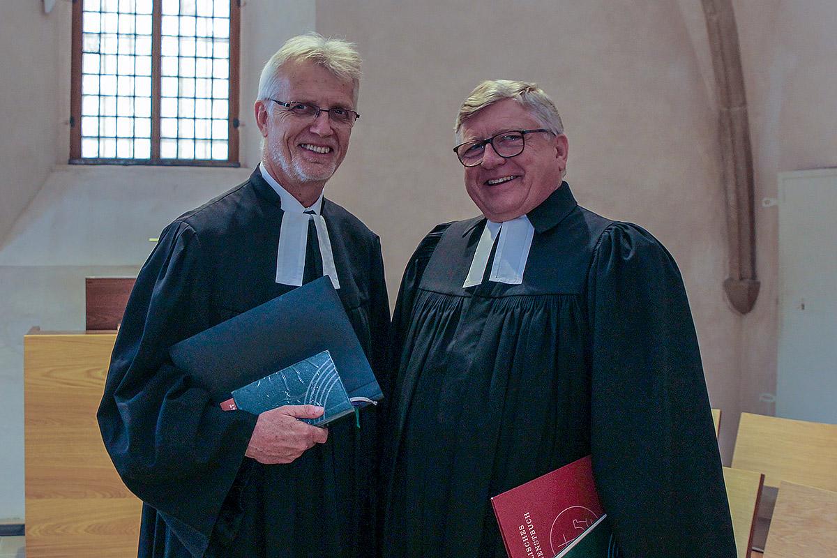 Abschied in guter Verbundenheit: (v.l.) LWB-Generalsekretär Martin Junge und Pastor Hans Kasch. Foto LWB/A. Weyermüller