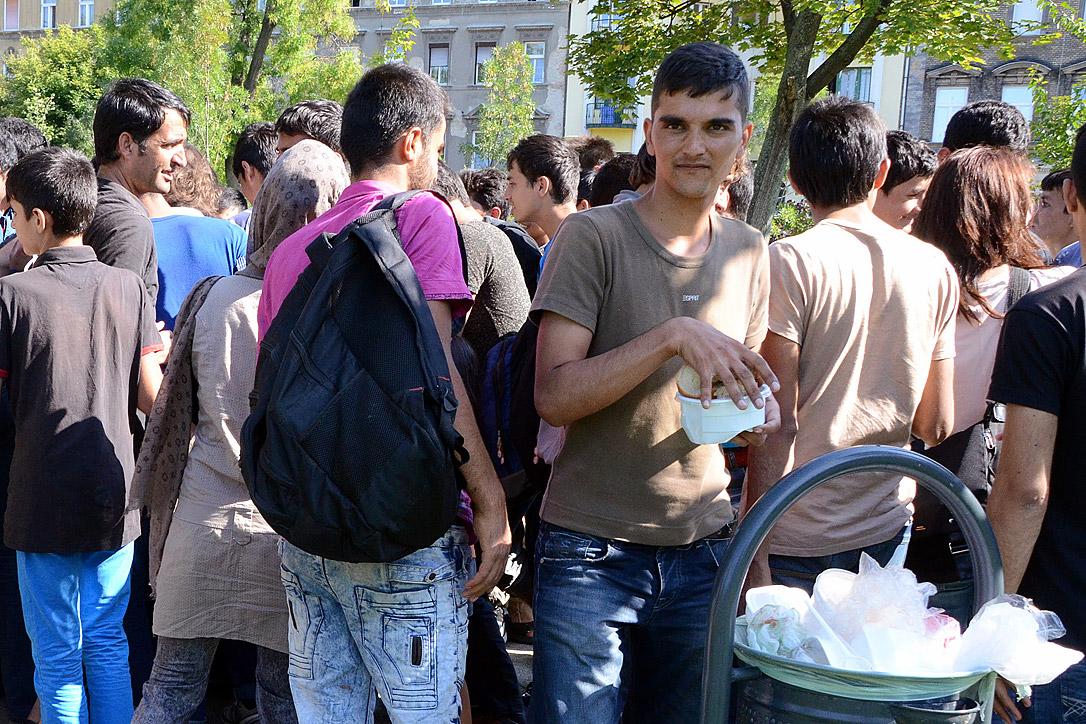 Die ELKU verteilte täglich 150 warme Mahlzeiten an Flüchtlinge am Budapester Ostbahnhof. Foto: Zsuzsanna Bolla