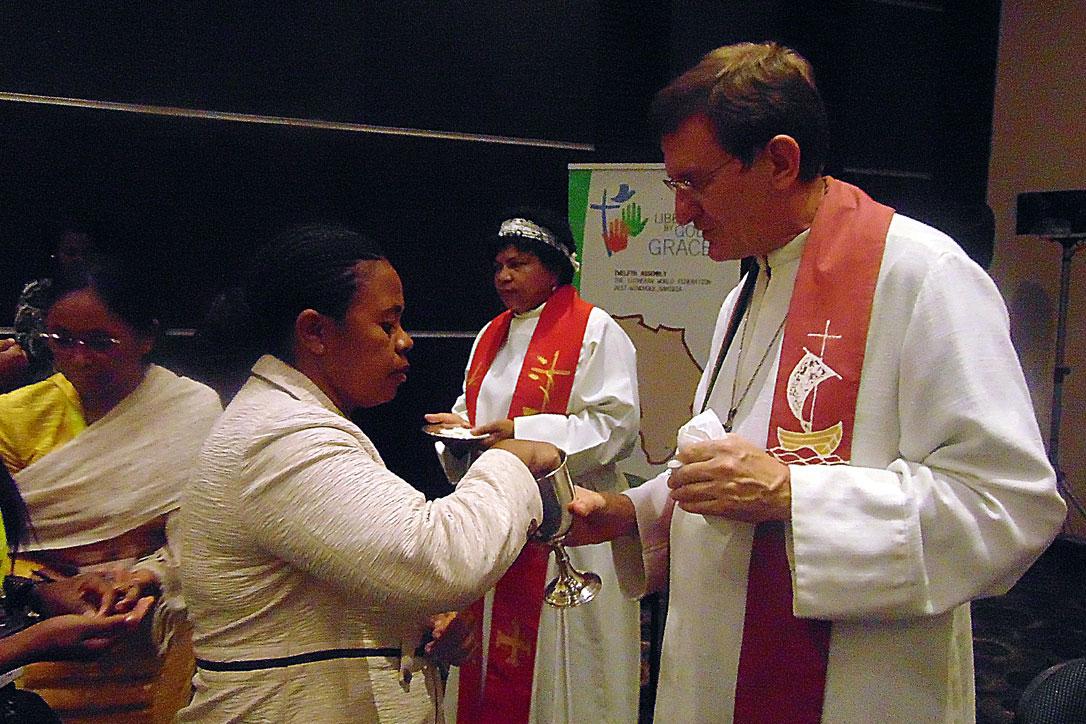 Bishop MÃ¼ller administers communion. Photo: LWF