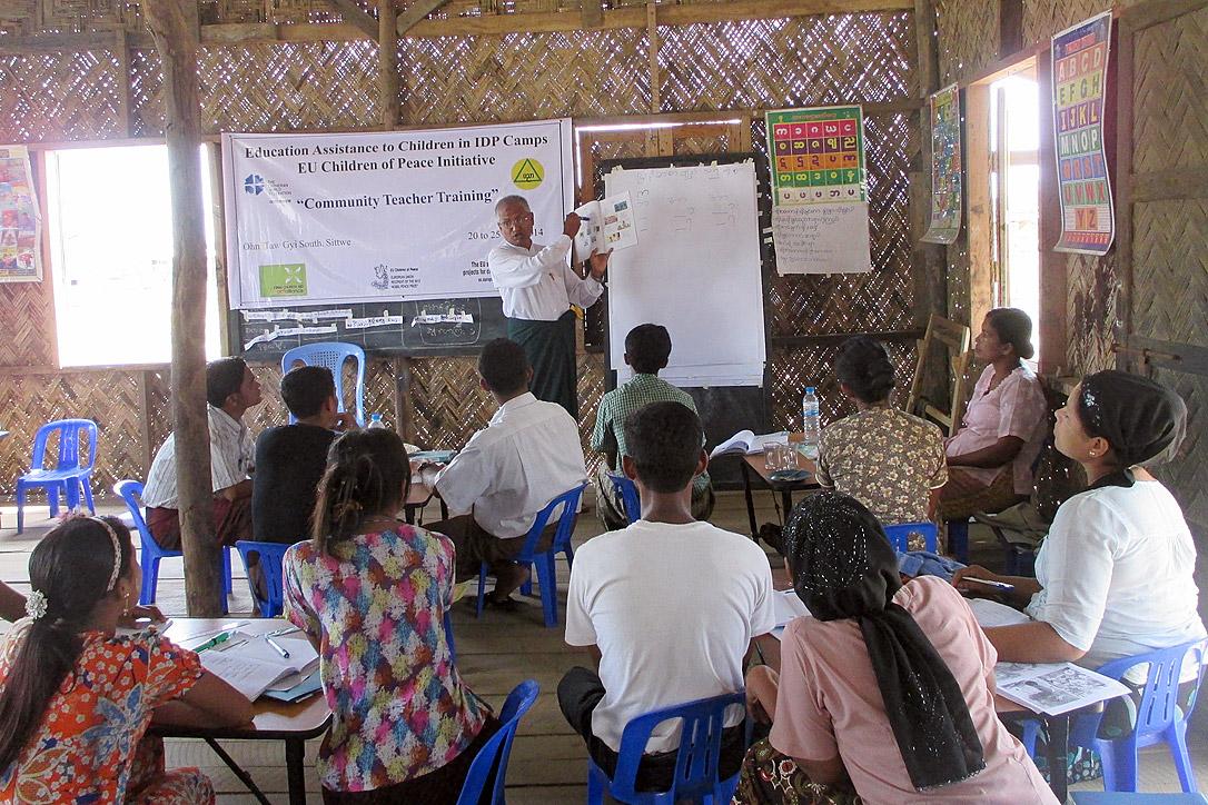 In Sittwe findet im Rahmen des Projekts der Initiative „Kinder des Friedens“ eine Weiterbildung für Lehrkräfte statt. Foto: LWB-Myanmar