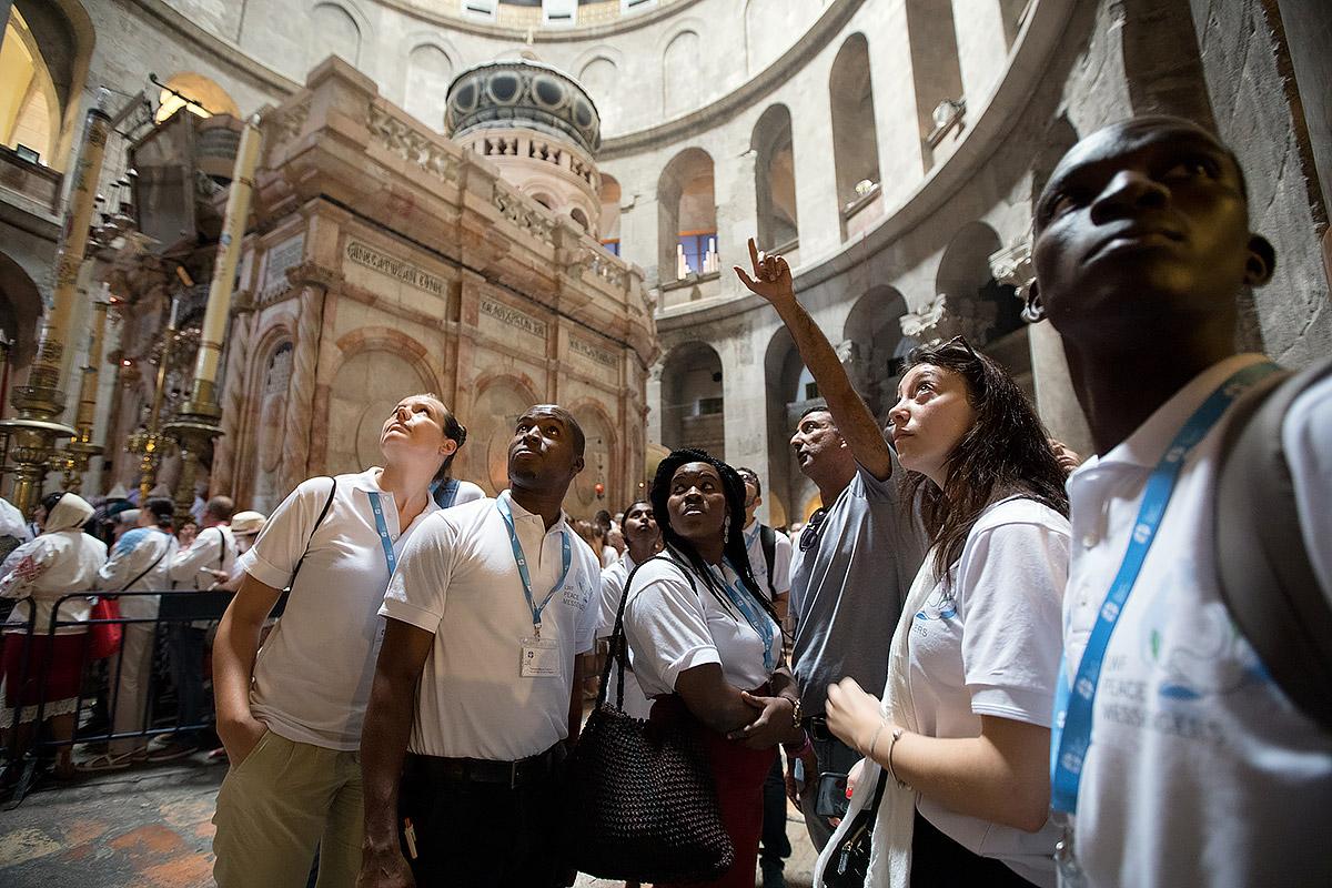 Participants in the LWF Peace Messenger Training tour the Church of the Holy Sepulchre in Jerusalem on Friday September 22, 2017 while visiting holy sites in the Old City. Photo: ELCJHL/Ben Gray