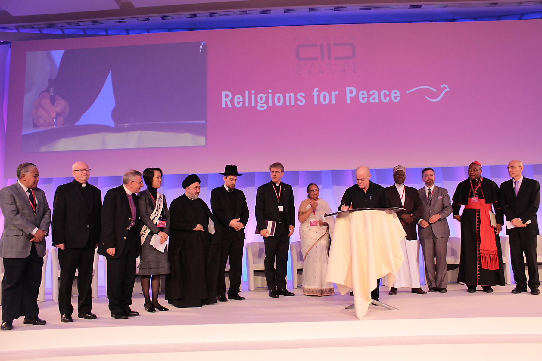 LWB-Präsident Younan (dritter von links) bei der Weltversammlung der Religionen für den Frieden. Foto: Religionen für den Frieden