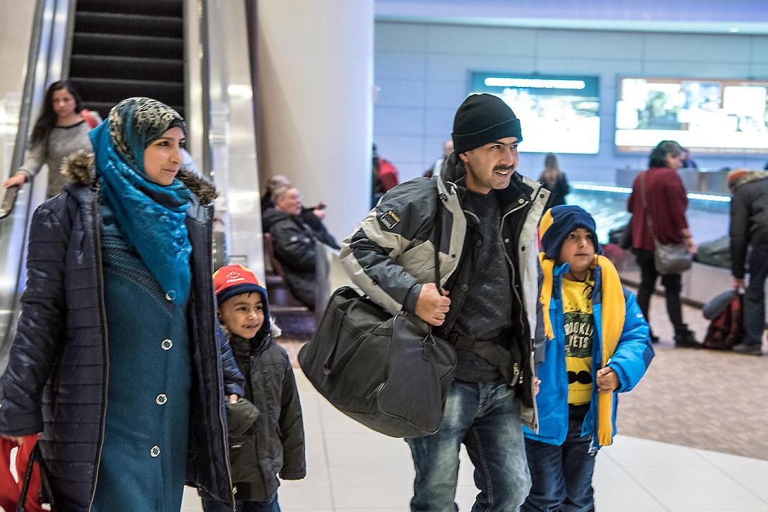 Eine Flüchtlingspatenschaft ermöglicht dieser syrischen Familie einen Neuanfang im sicheren Kanada. Foto: CLWR
