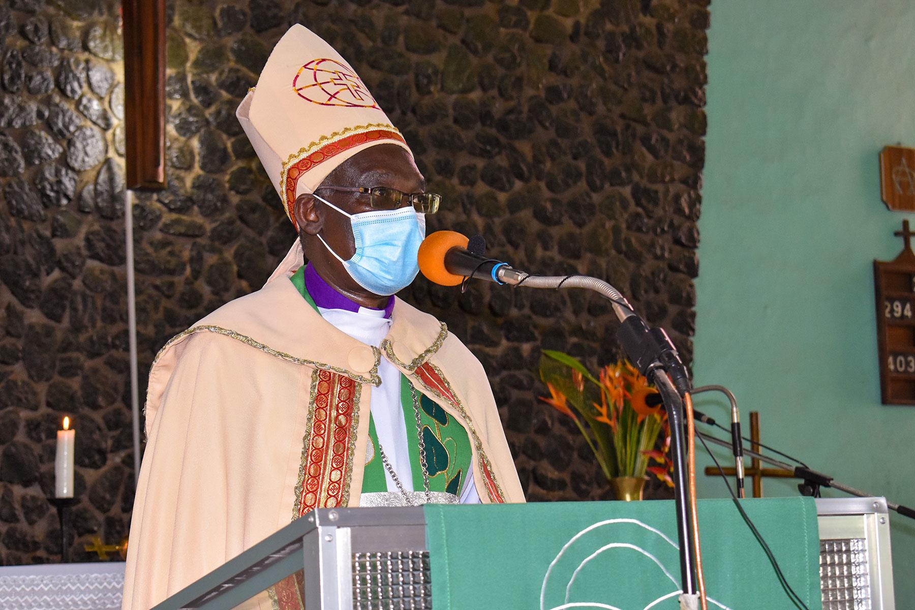 Der Leitende Bischof der Evangelisch-Lutherischen Kirche in Tansania, Fredrick Shoo, rief dazu auf Vorsichtsmaßnahmen umzusetzen und die Ausbreitung der Coronavirus-Pandemie einzudämmen. Foto: ELKT/Erick Adolph