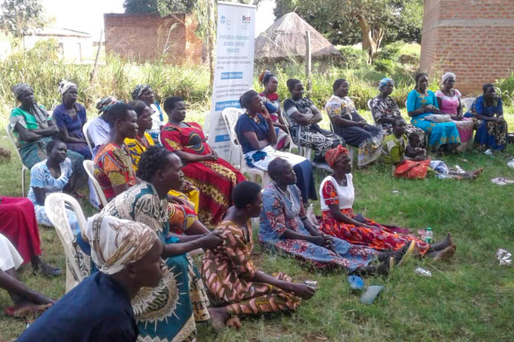 Frauen, die an Fokusgruppendiskussionen für Post-Konflikt-Gemeinschaften im Bezirk Pader in Norduganda teilnehmen. Foto: LWB Uganda