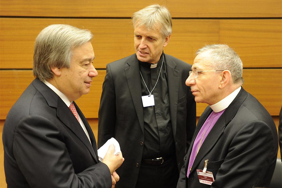 LWF President Bishop Younan and General Secretary Junge expressed deep appreciation for the previous leadership of Antonio Guterres, left, as High Commissioner for Refugees. Photo: LWF