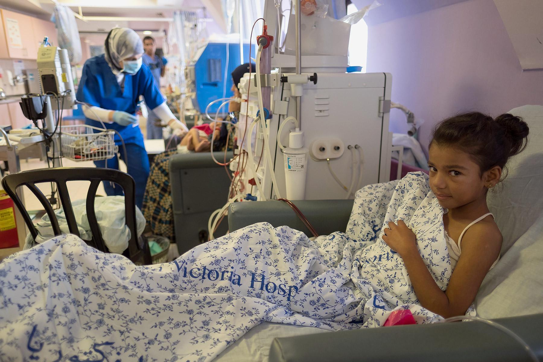 Die elfjährige Shahad wird in dem vom LWB betriebenen Auguste-Viktoria-Krankenhaus (AVK) in Ostjerusalem behandelt. Das AVK ist das einzige Krankenhaus im gesamten Westjordanland und Gazastreifen, das pädiatrische Hämodialyse anbietet. LWB/Ben Gray