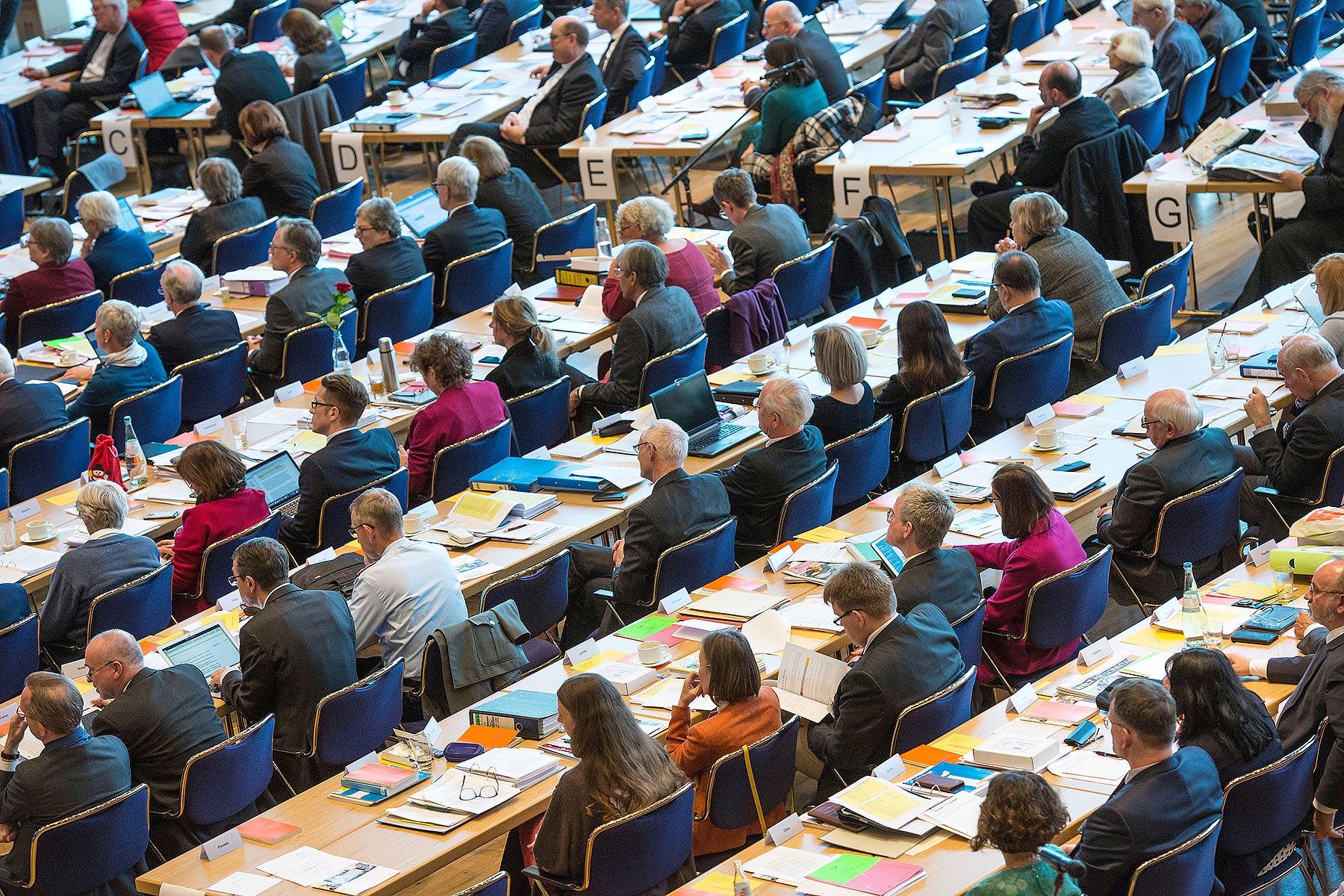 Delegierte der VELKD-Generalsynode und der EKD-Synode beschlossen eine stärkere Beteiligung junger Menschen in diesen Entscheidungsgremien. Foto: epd Bild