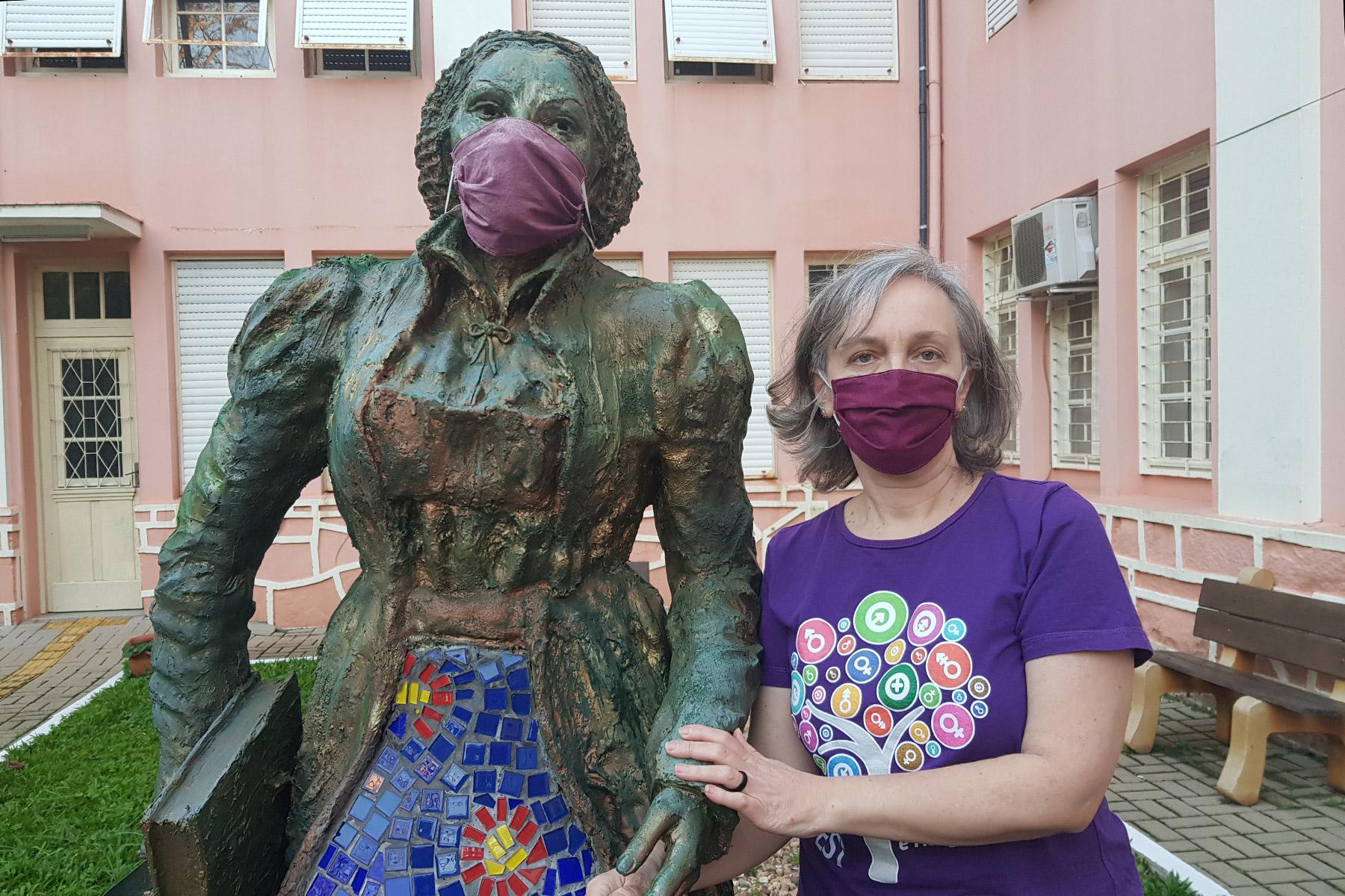 Rev. Dr Marcia Blasi standing next to a statue of Katharina von Bora at Faculdades EST, Brazil. Photo: Private