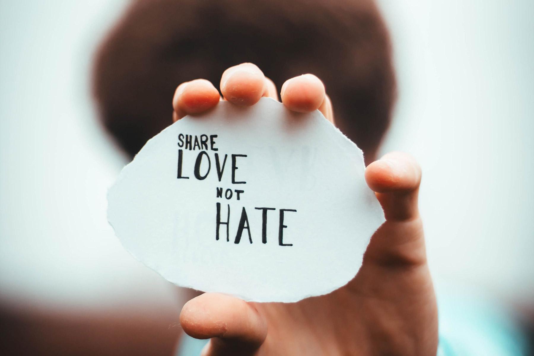 The World Association for Christian Communication has published a new report on countering hate speech online. Photo: Unsplash/Dan Edge